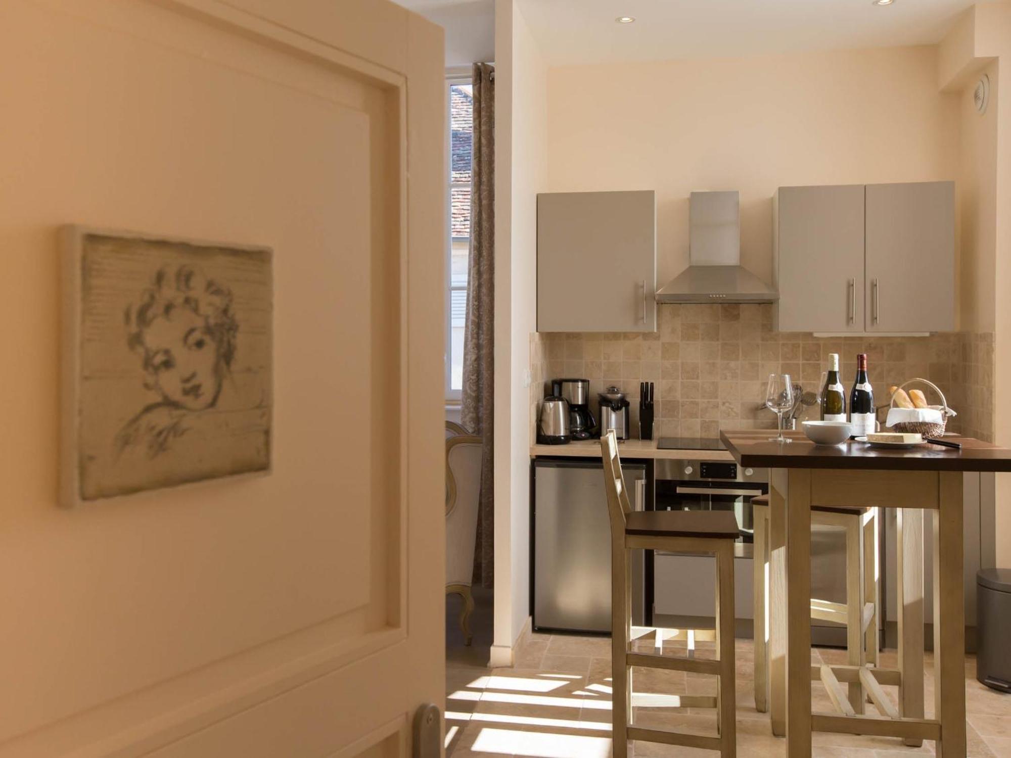 Le Cara - 4 Appartements Calmes Et Chics Au Coeur De Beaune 본느 객실 사진