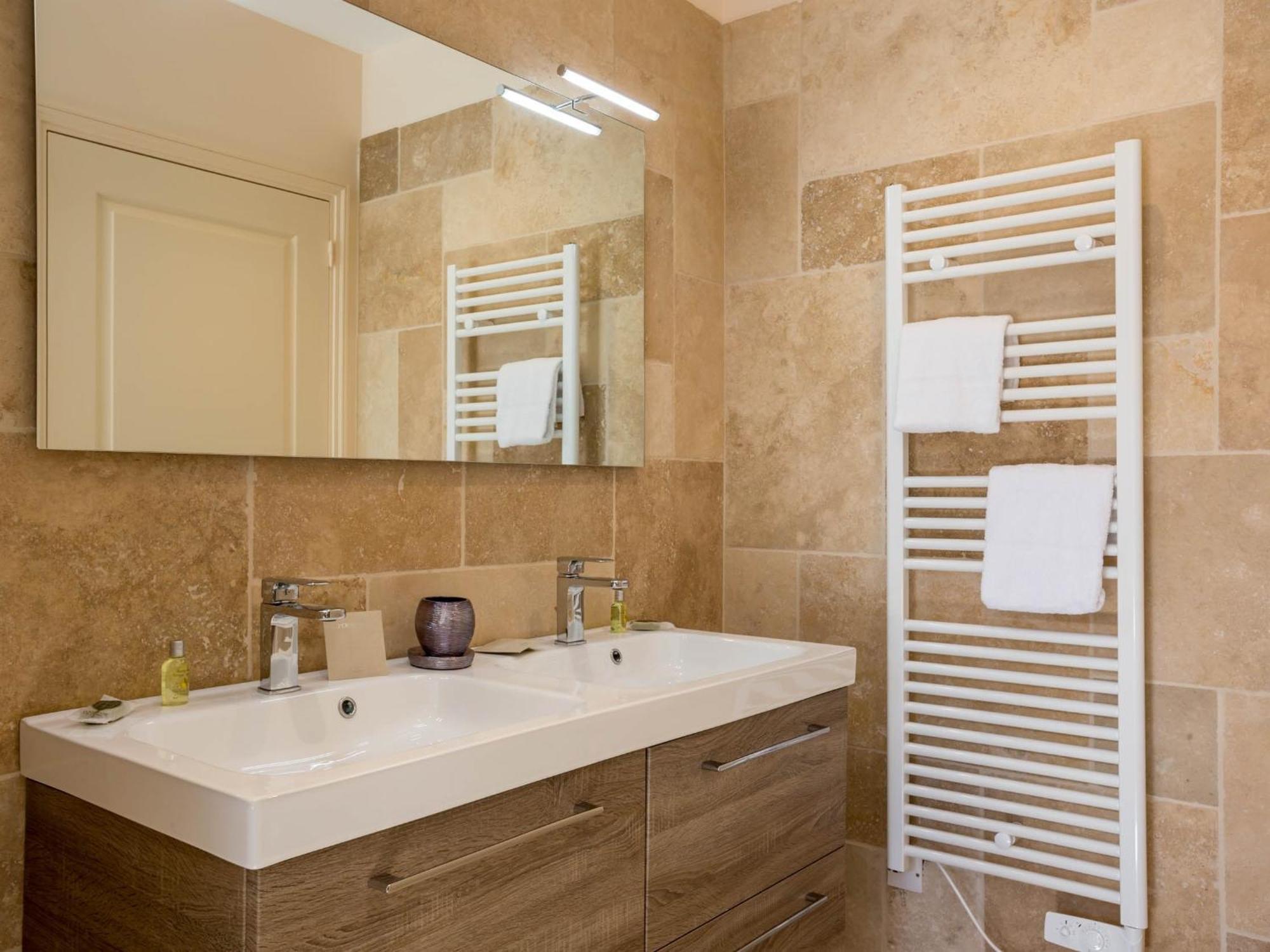 Le Cara - 4 Appartements Calmes Et Chics Au Coeur De Beaune 본느 객실 사진